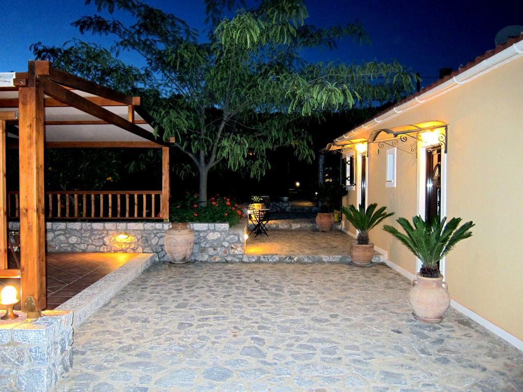 Estia Holiday Gythio Exterior photo